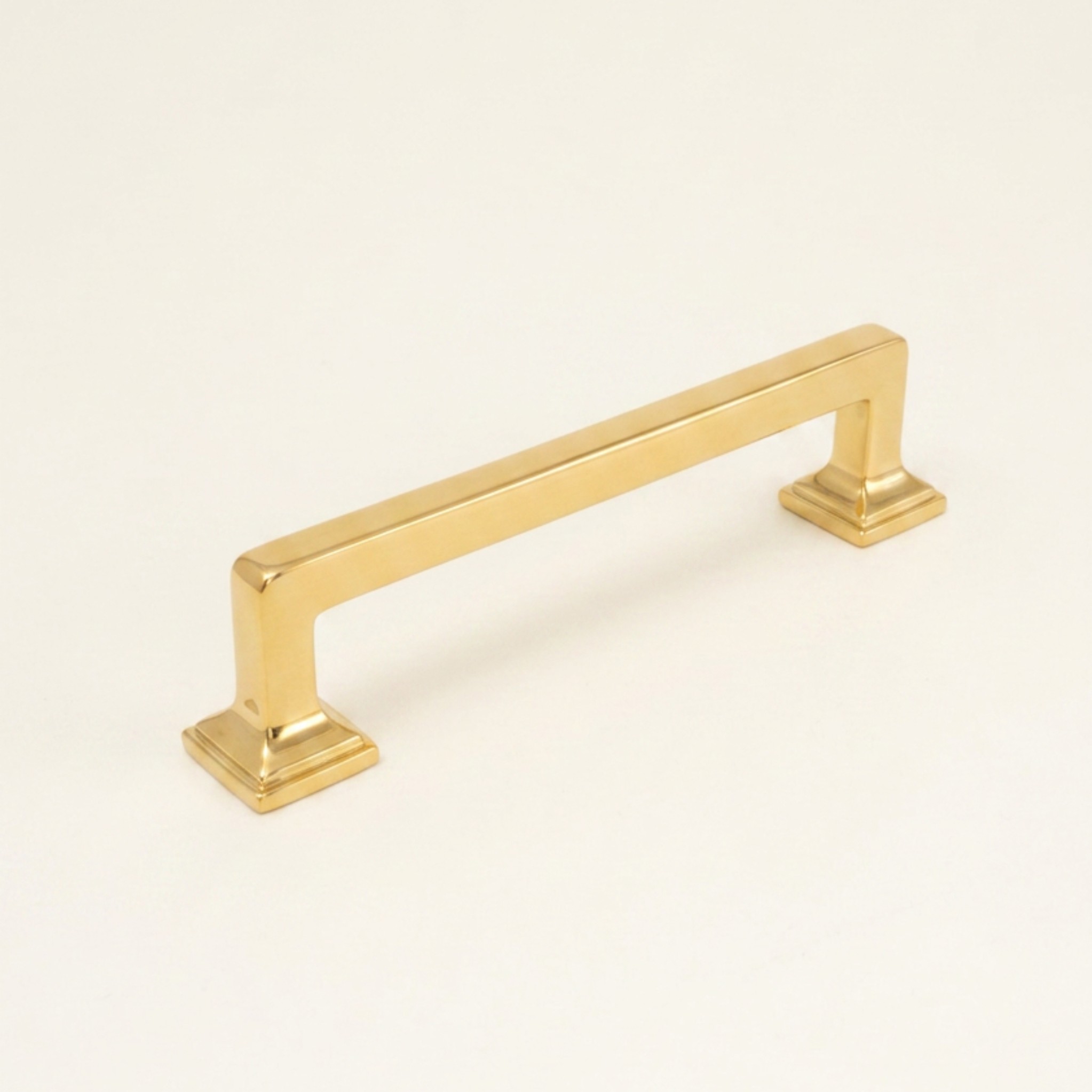 Studio Shaker Pull – MP & Sons Trading